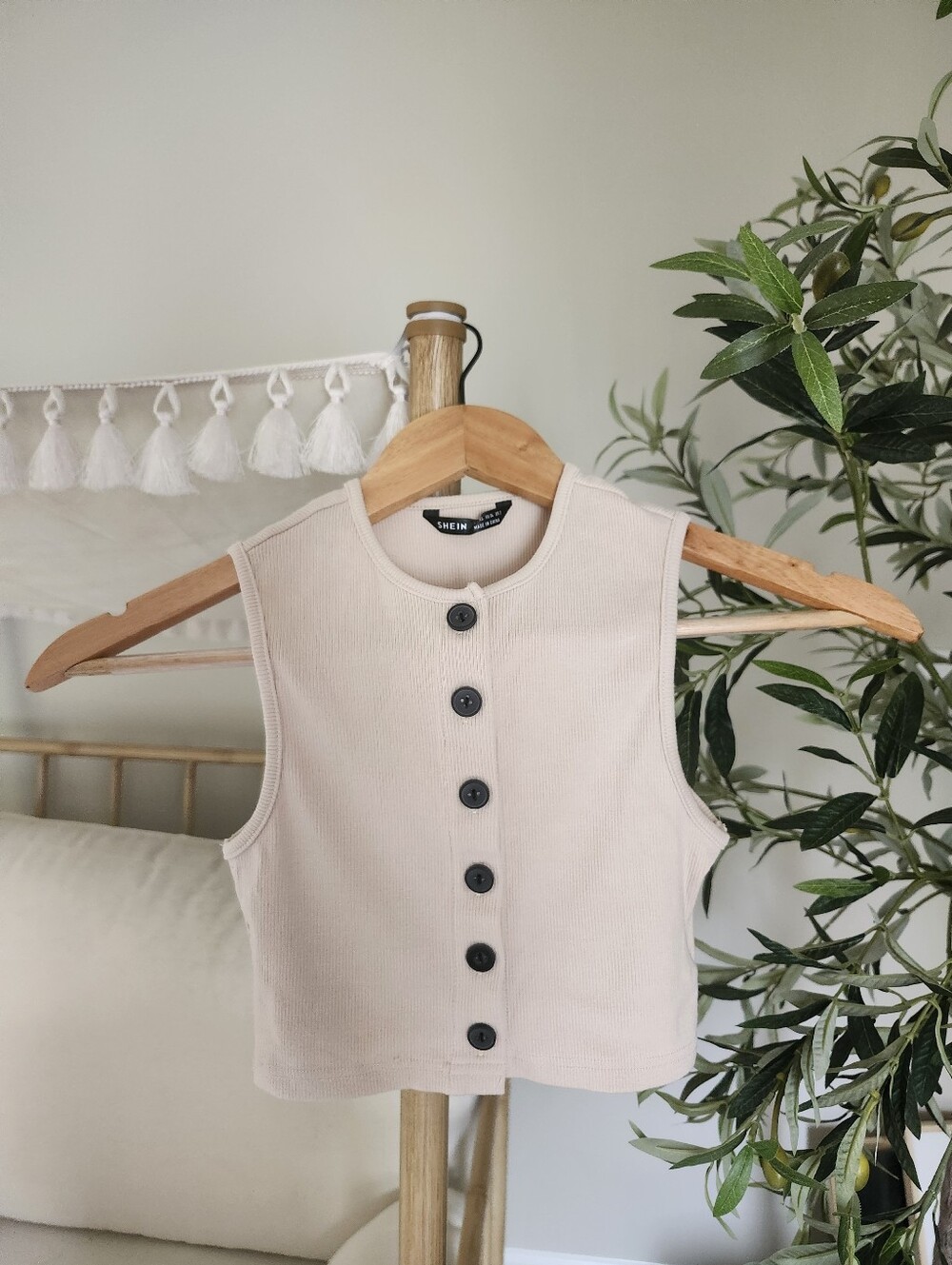 SHEIN XS Cream Ribbed Button Front Crop Top
